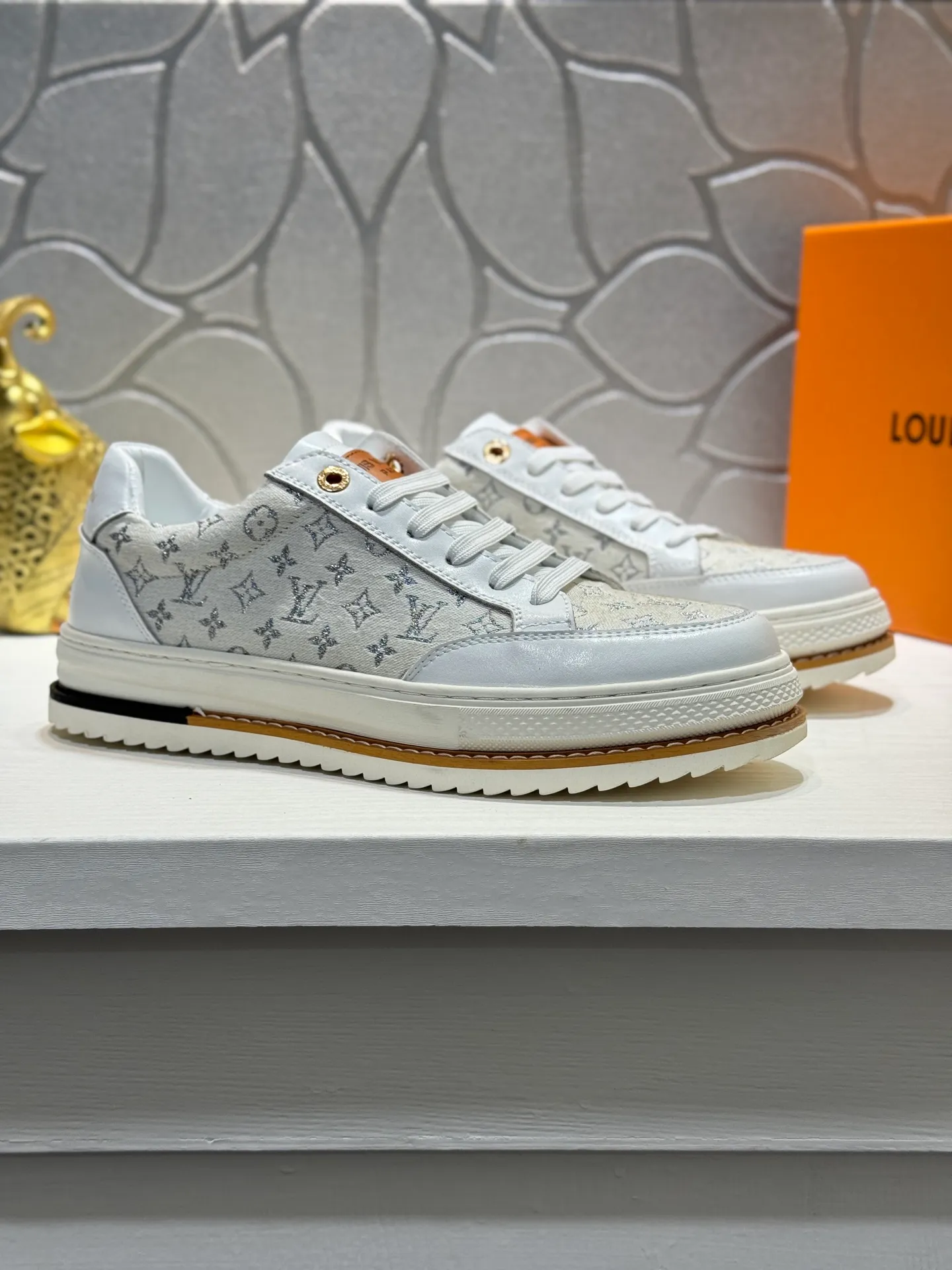 Men's shoes 💰400 [New style] 🌂🌂Top original order - Louis Vuitton®️ Trendy and fashionable yet low-key men's casual shoes, LV special fabric pattern on the upper, comfortable and breathable, sheepskin lining, original rubber outsole, 3 colors available ~ a must-have for sportsmen. Size: 38-44 (45 customized
